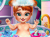 Маленькая Анна в ванной